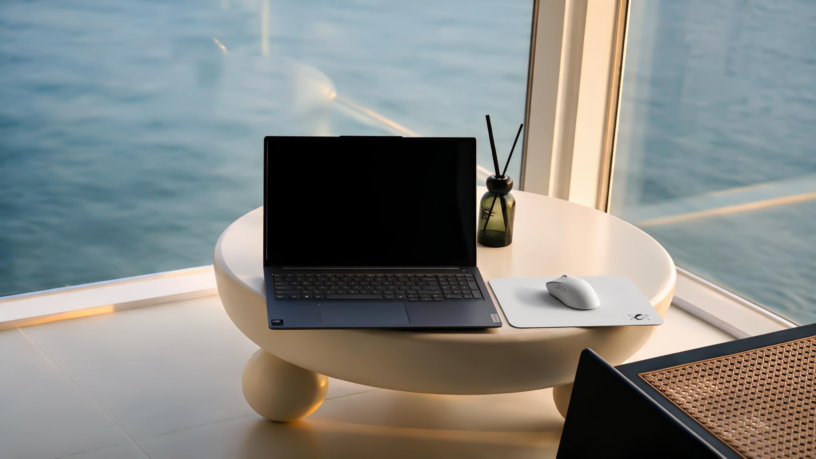 How to Travel With a Glass Mousepad Safely