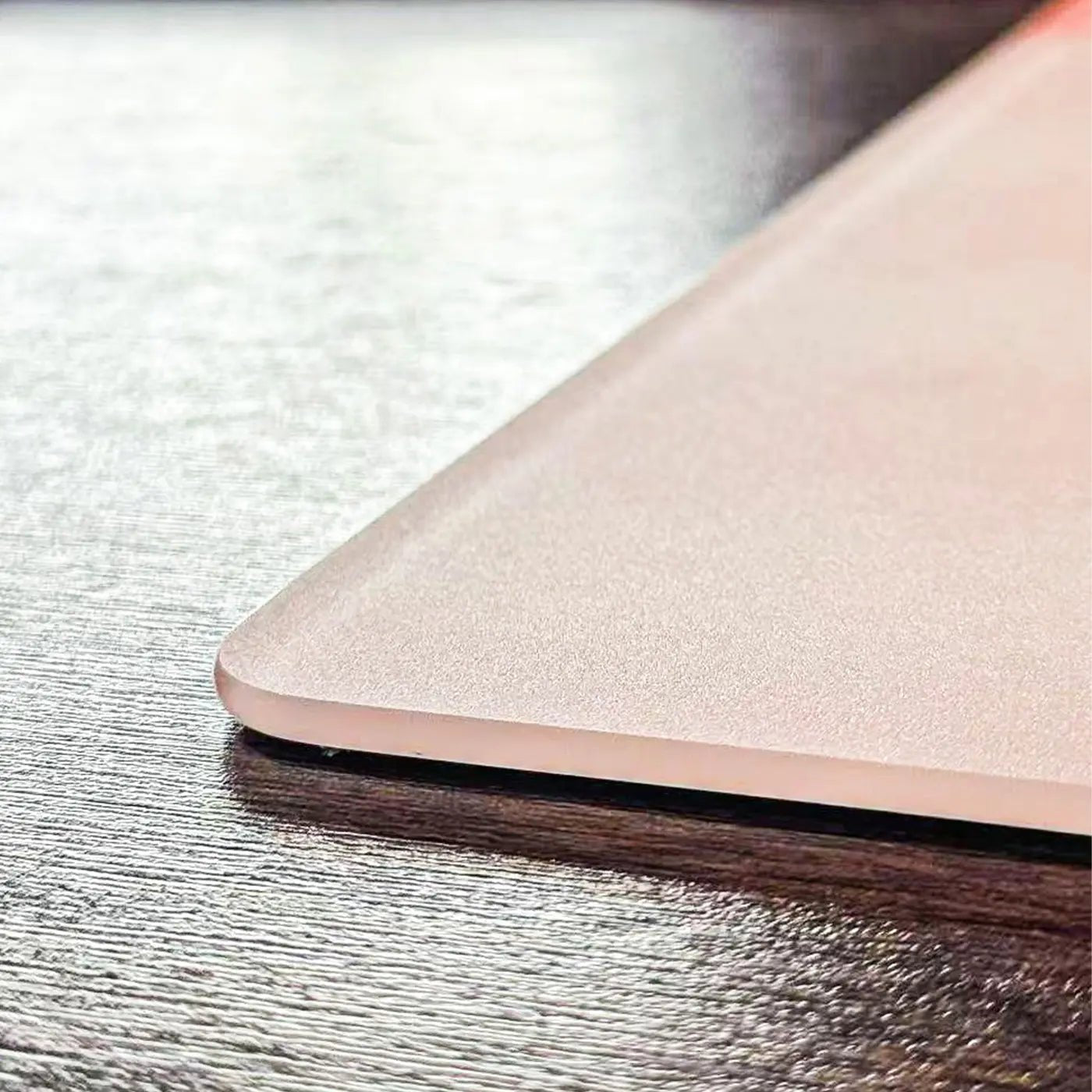 Modern desk setup with Clustrs hug me bunny glass mousepad