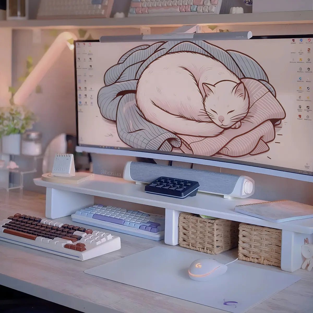 Clustrs Minimalist White Glass Pad