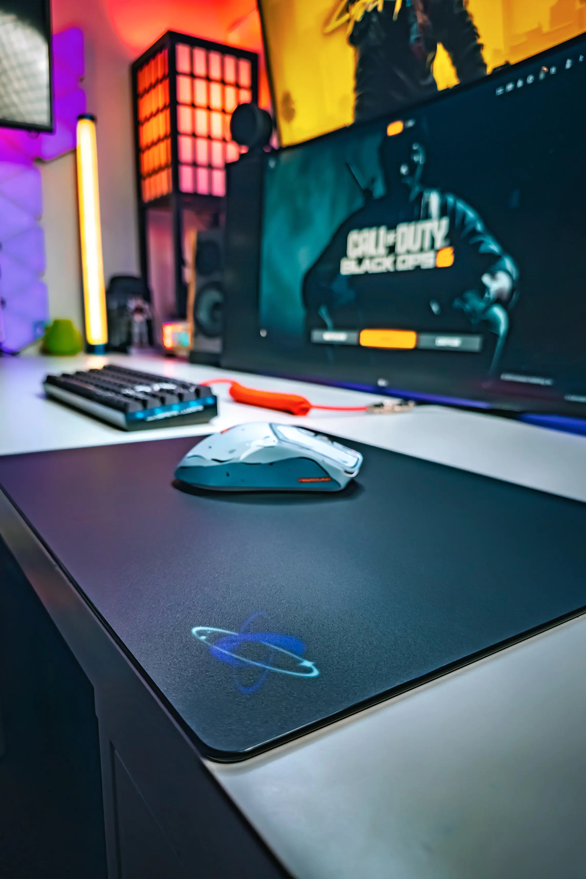 clustrs_gaming_atom_glass_mouse_pad_tyler.creates