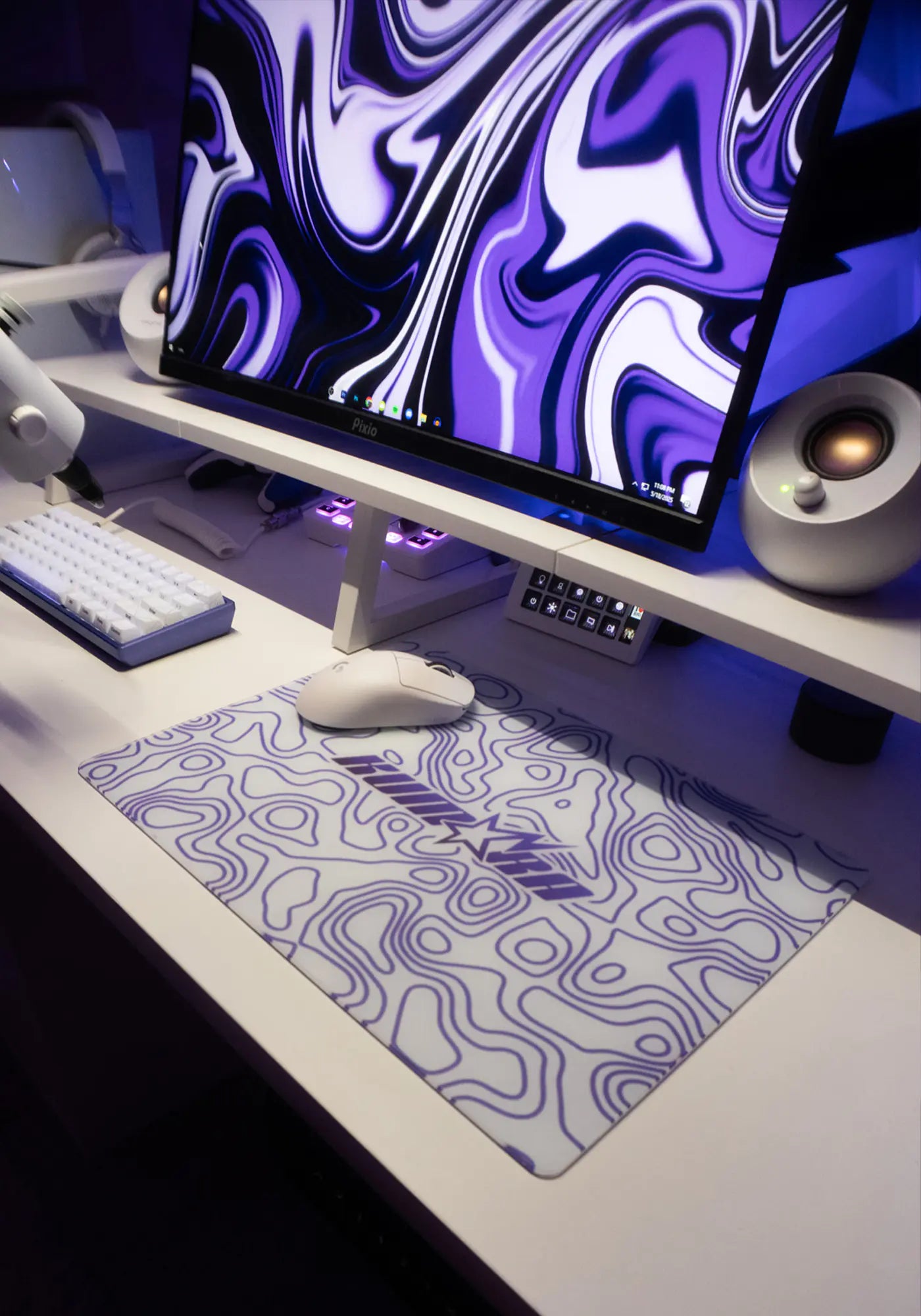 dual-monitor-workspace-glass-mousepad_670b9343-5d73-43ee-b140-aa81e102aa1c