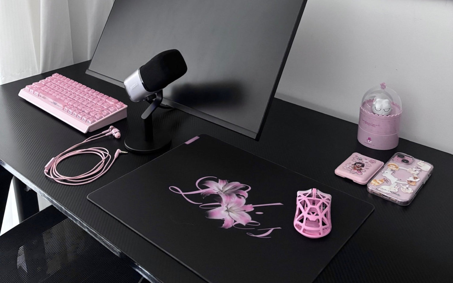 CLUSTRS Lilies glass mousepad in an aesthetic gaming setup, showing floral style beyond pink and smooth daily control